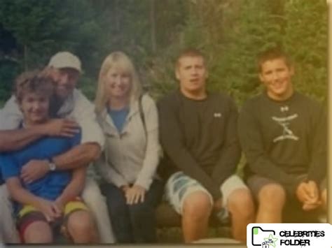 Ge Brett Wife Age